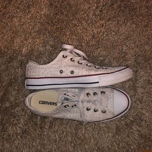 WHITE LACEY CONVERSE